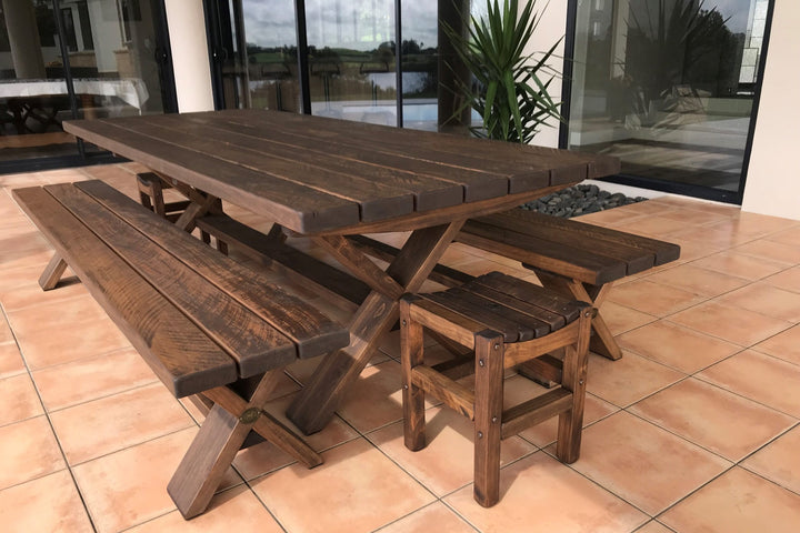 X-Leg table with stools in Antique Brown